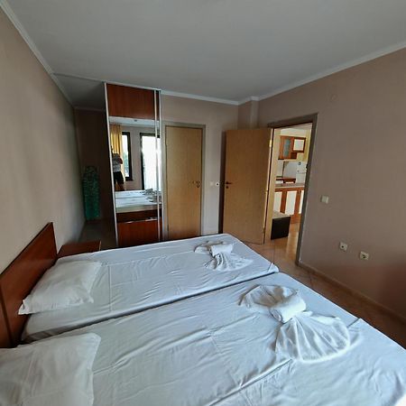 Marina Delfin Apartments - Top Location & Pet Friendly Sveti Vlas Eksteriør bilde