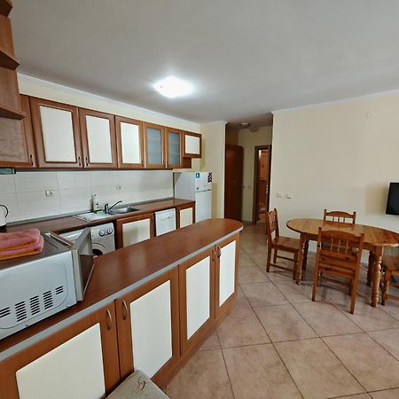 Marina Delfin Apartments - Top Location & Pet Friendly Sveti Vlas Eksteriør bilde