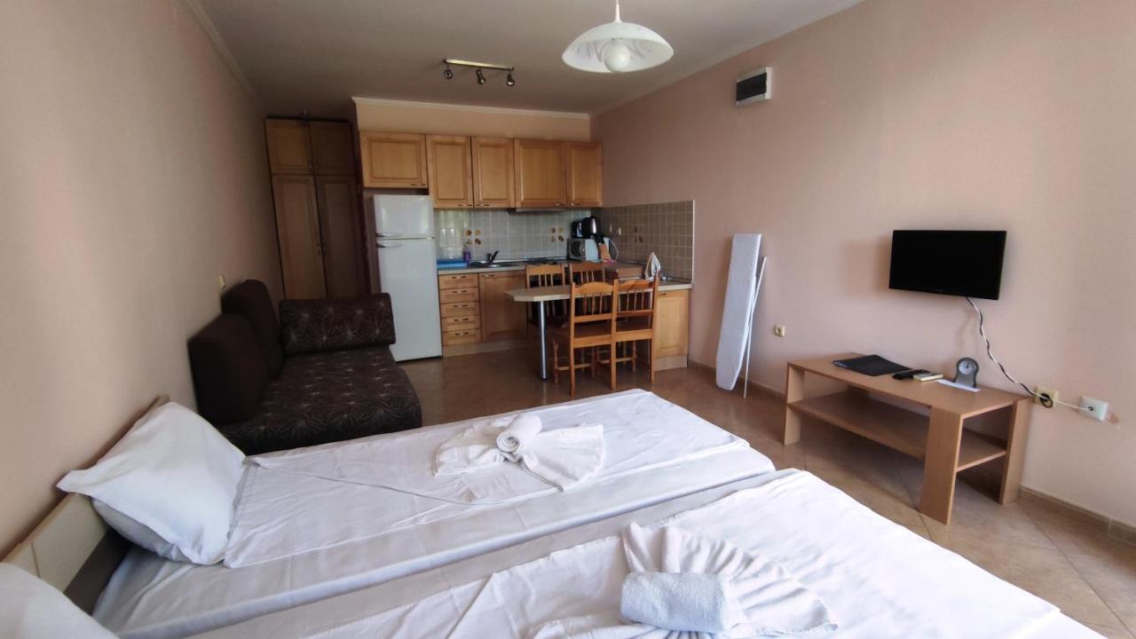 Marina Delfin Apartments - Top Location & Pet Friendly Sveti Vlas Eksteriør bilde