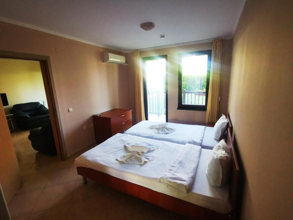 Marina Delfin Apartments - Top Location & Pet Friendly Sveti Vlas Eksteriør bilde