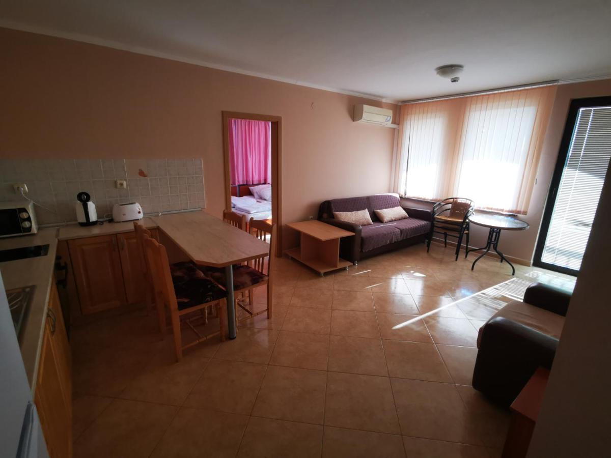 Marina Delfin Apartments - Top Location & Pet Friendly Sveti Vlas Eksteriør bilde