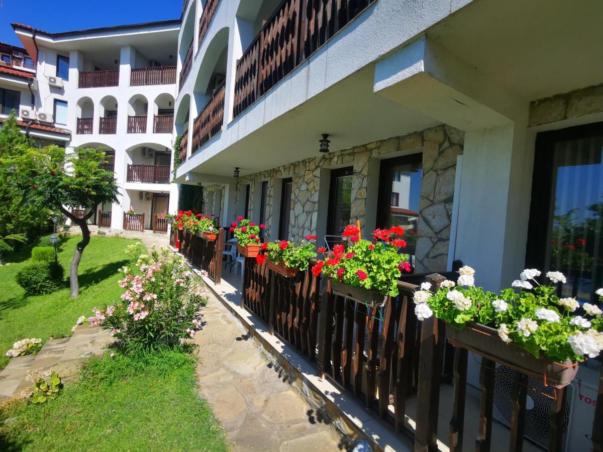 Marina Delfin Apartments - Top Location & Pet Friendly Sveti Vlas Eksteriør bilde
