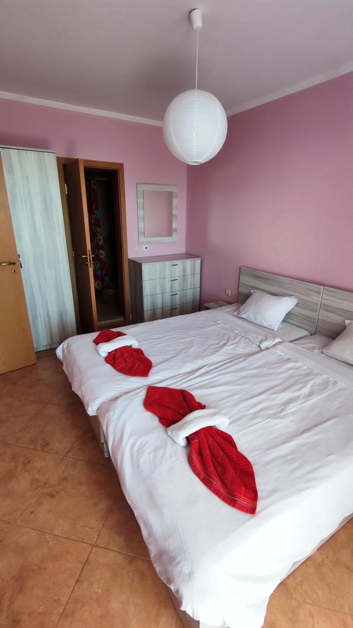 Marina Delfin Apartments - Top Location & Pet Friendly Sveti Vlas Eksteriør bilde